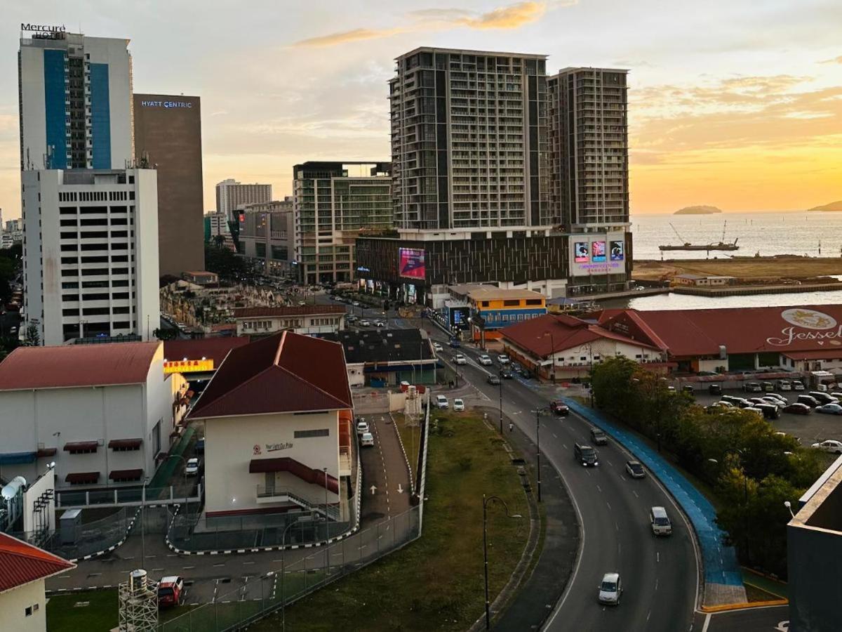 Botiza Suites At Jesselton Quay Kota Kinabalu Buitenkant foto